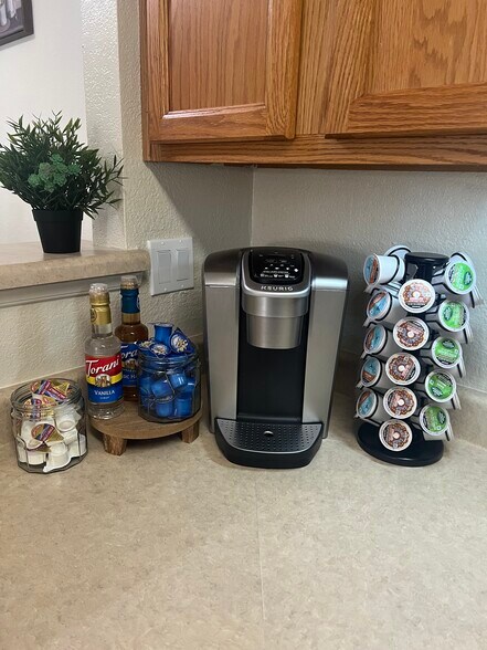 Building Photo - 2881 Huntington Blvd