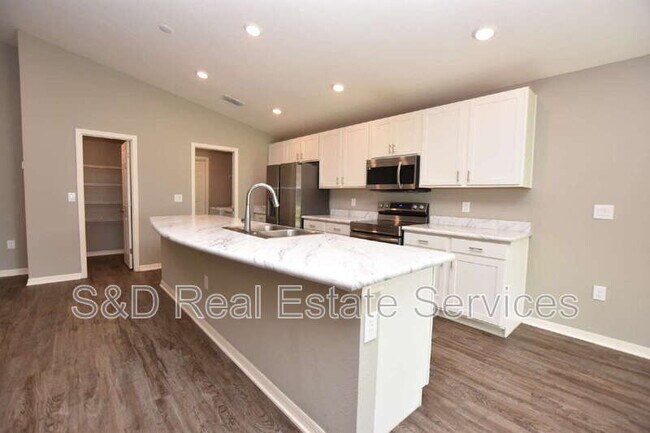 Building Photo - 749 Daphne Dr