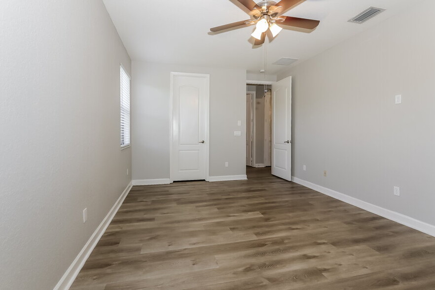 Building Photo - 3809 Aspen Leaf Dr