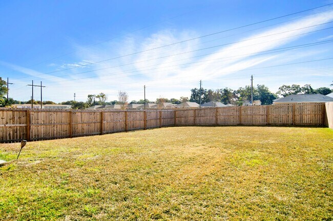 Building Photo - Beautiful 3 Bed 2 Bath Home Centrally Located in Pensacola