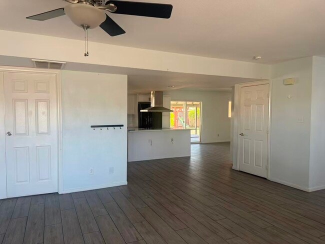 Building Photo - 1662 Shadow Mountain Pl