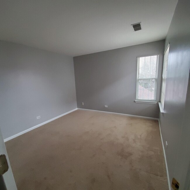 Building Photo - 147 Polaris Dr