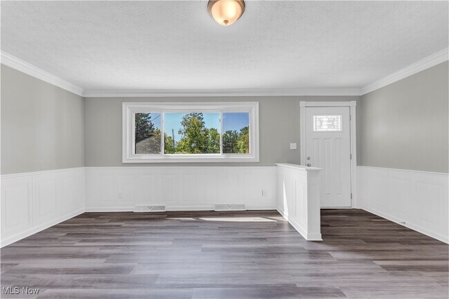 Building Photo - 558 Wring Dr