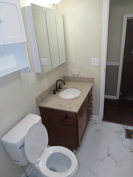 Building Photo - 8911 Pembroke Oak Grove Rd