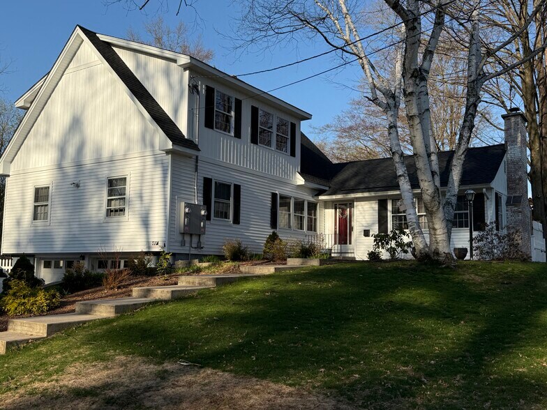 Building Photo - 265 Lincoln St