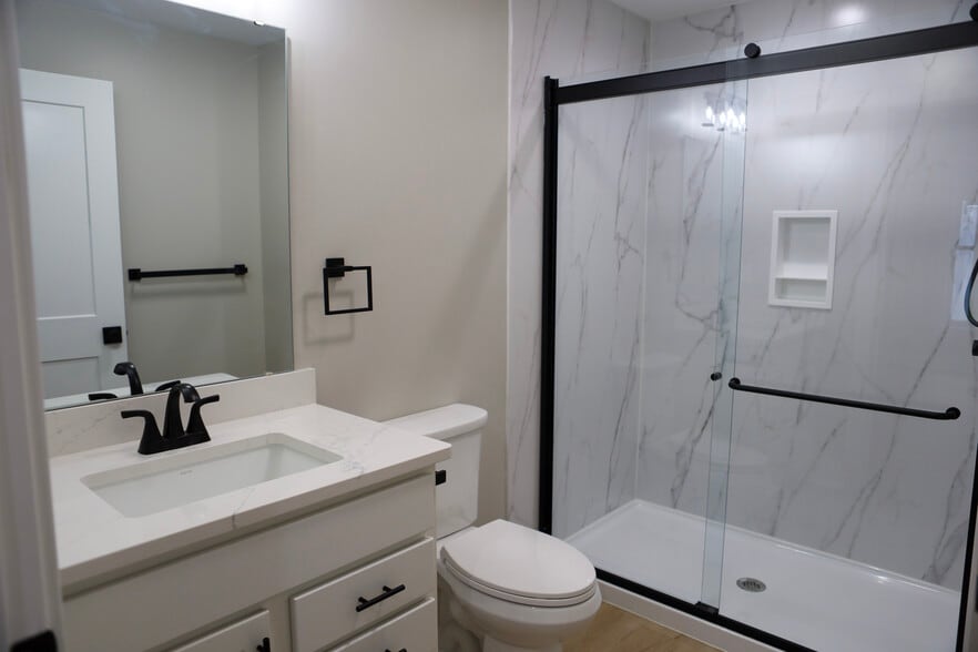 En Suite Bathroom - 5010 Danbury Pl