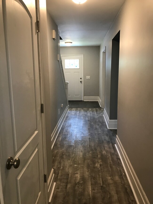 Building Photo - *GORGEOUS, completely updated single famil...