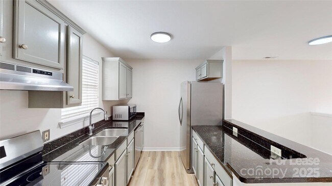 Building Photo - 525 Olmsted Park Pl