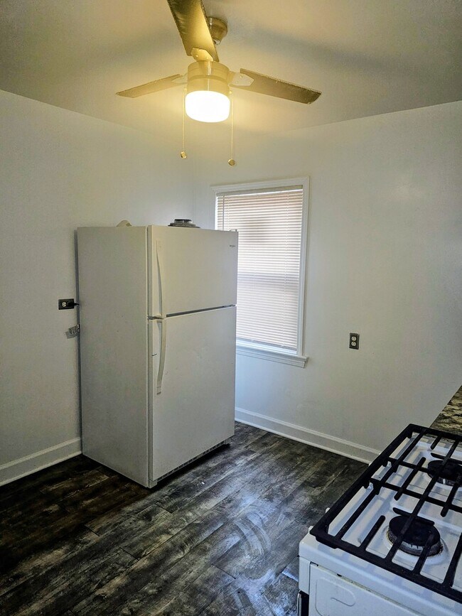 Building Photo - 7630 S Jeffery Blvd