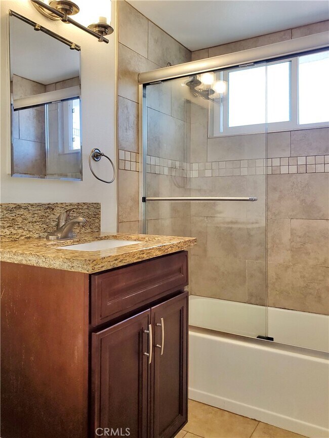 Building Photo - 25081 La Cresta Dr