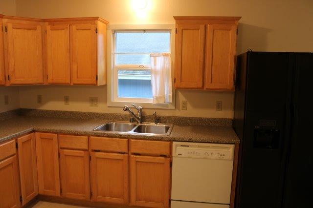 Building Photo - Near Sequoia Zoo and Park, Cozy 2/1 with l...