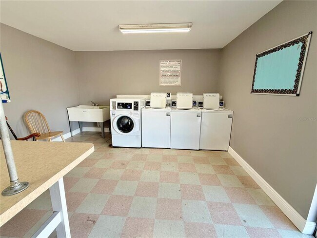 Building Photo - 1140 83rd Ave N