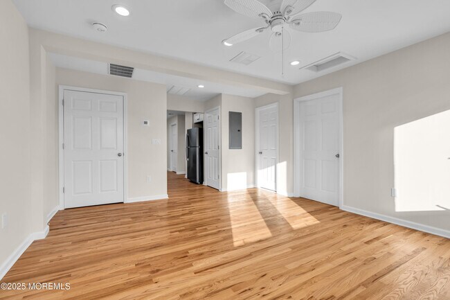 Building Photo - 525 Washington Blvd