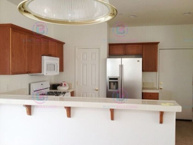 Building Photo - 1/2 Mo free!! Stunning 2-Story Home with S...