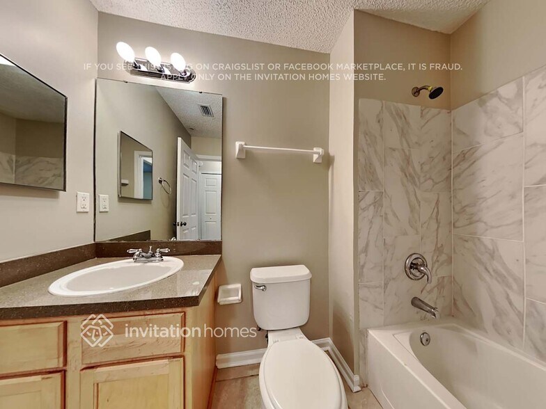 Building Photo - 3762 Woodbriar Dr