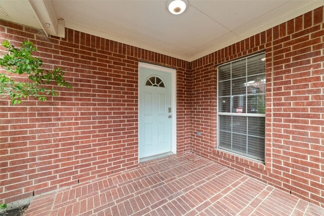 Building Photo - 22911 Sebastian Dr