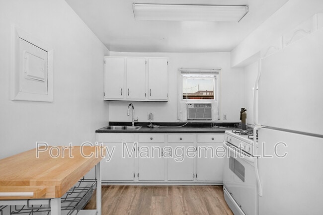 Building Photo - 3207 Hudson St