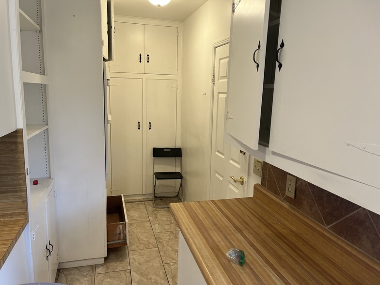 pantry area - 7652 Haldor Pl