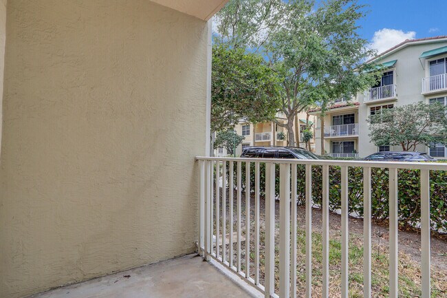 Building Photo - 1139 Town Center Dr