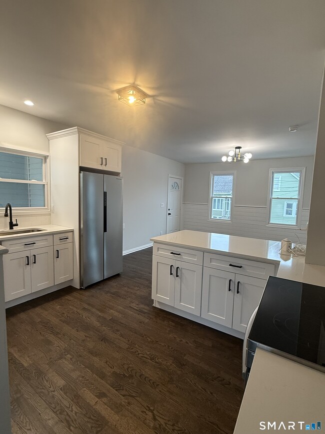 Building Photo - 349 Marlborough Terrace