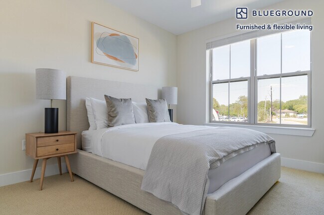 Building Photo - 1501 W Howard Ln