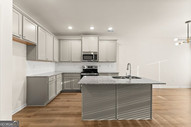 Building Photo - 76 Regent Pk