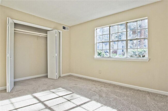 Building Photo - 3657 River Ridge Ct