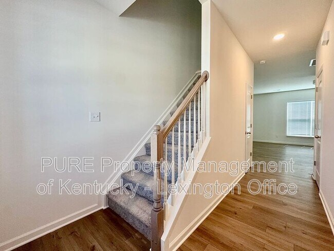 Building Photo - 852 Halford Pl