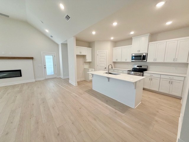 Building Photo - 416 S Calico Ave