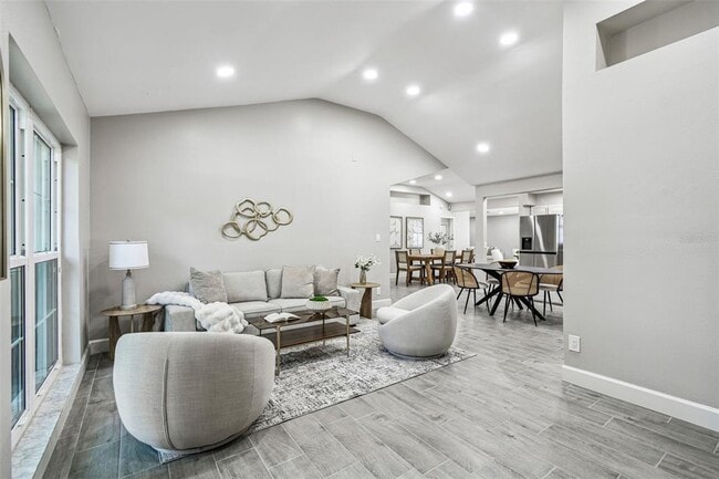 Building Photo - 2 S Treasure Dr