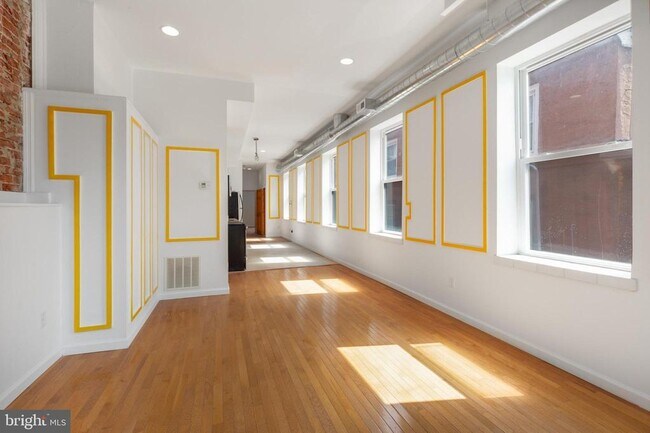 Building Photo - 1704 W Girard Ave