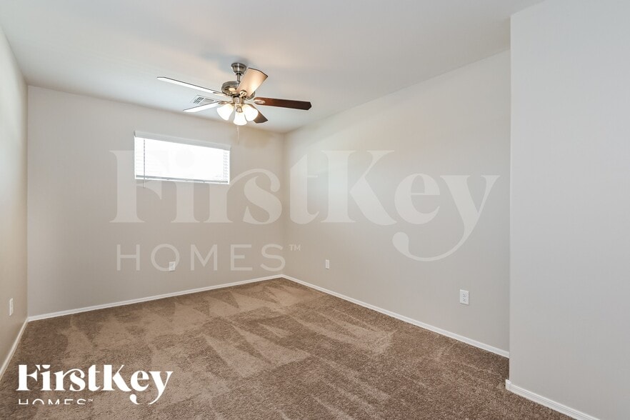 Building Photo - 2822 N Fair Oaks Ave