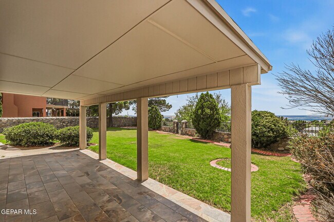 Building Photo - 825 Dulce Tierra Dr