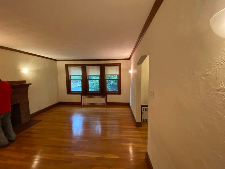Building Photo - 27 Portina Rd