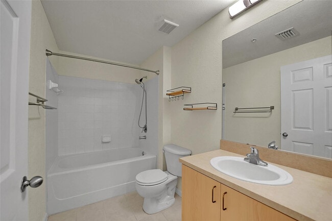 Building Photo - 533 NE 3rd Ave