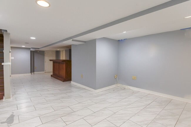 Building Photo - Classy Columbia Heights Row Home! 1/2 Off ...