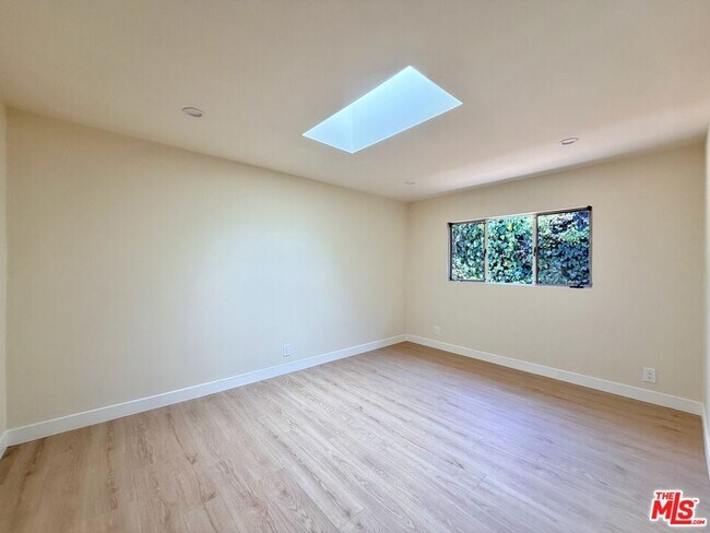 Building Photo - 2000 San Ysidro Dr