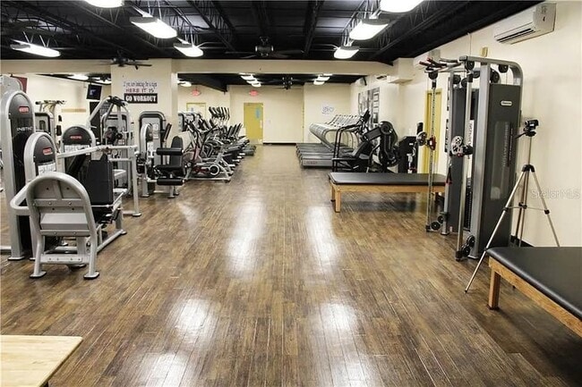 Building Photo - 2402 Ecuadorian Way