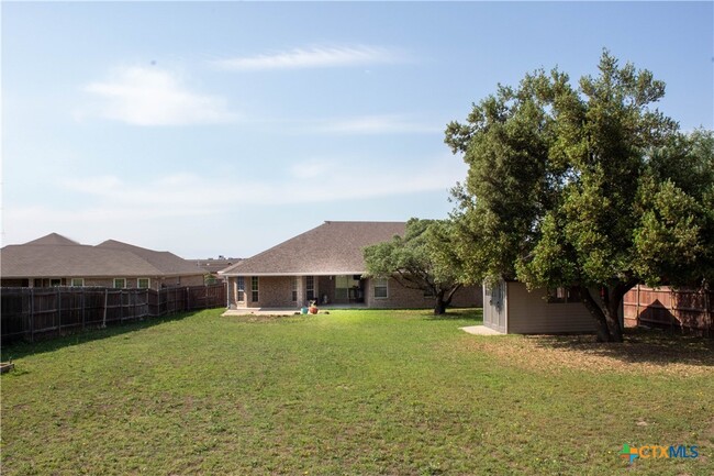 Building Photo - 511 Cowhand Dr