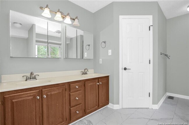 Building Photo - 5613 Monks Walk Ct