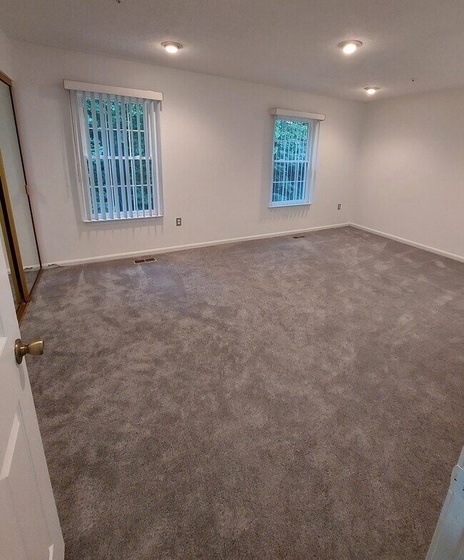 Building Photo - 4073 Silver Park Ter