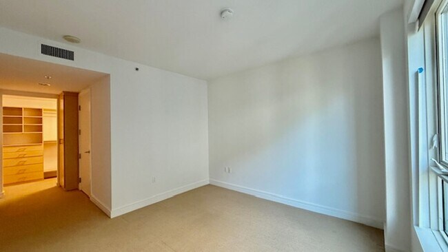 Building Photo - 2BR 2BA @ The BLU in SOMA/South Beach -AMSI