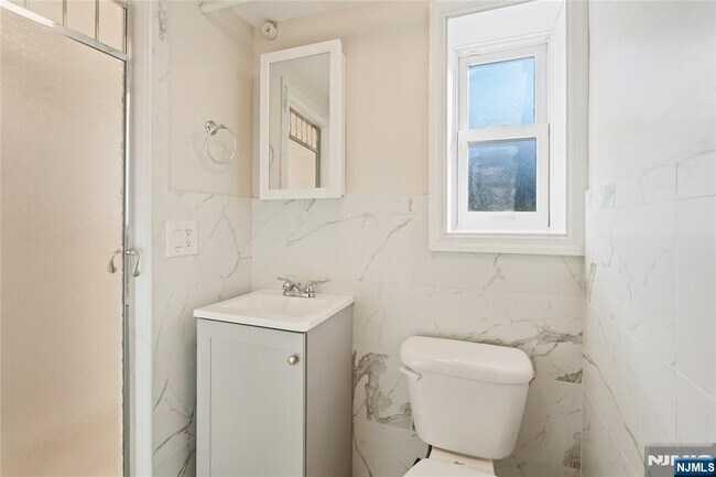 Building Photo - 202 Knox Ave