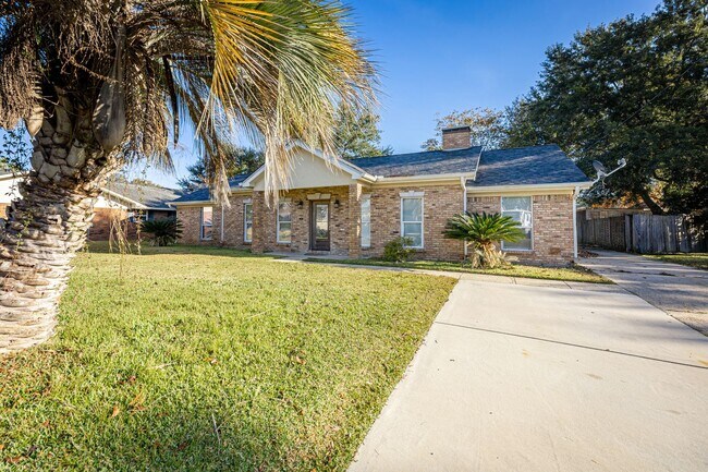 Building Photo - 3 Bedroom 2 Bath Back Bay Luxury Rental Home