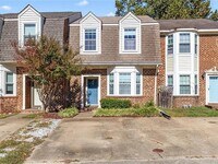 Building Photo - 632 Sedgefield Ct