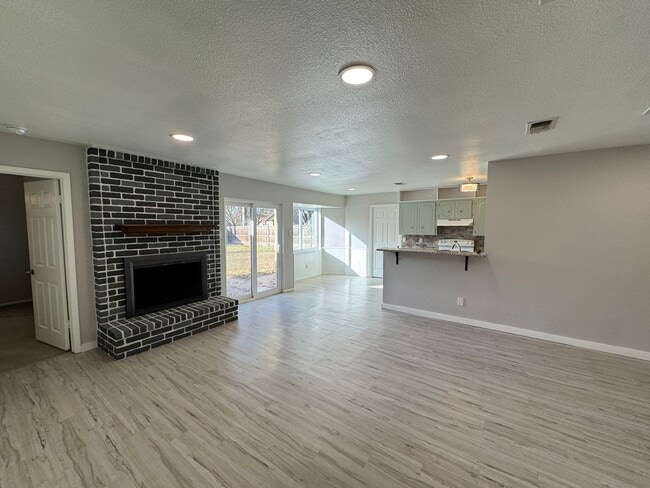 Building Photo - Welcome Home to Peace, Space & Comfort