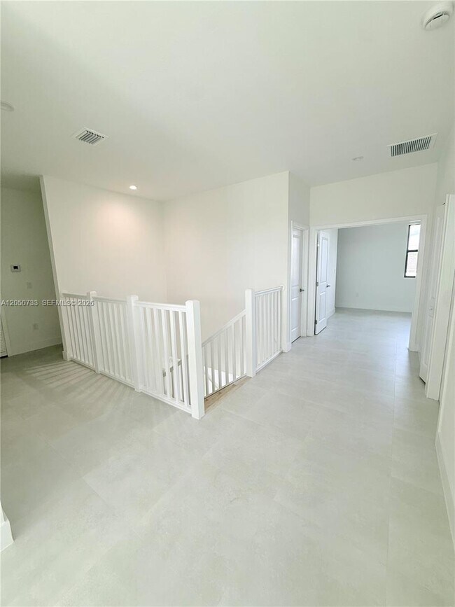 Building Photo - 32242 SW 194th Ave