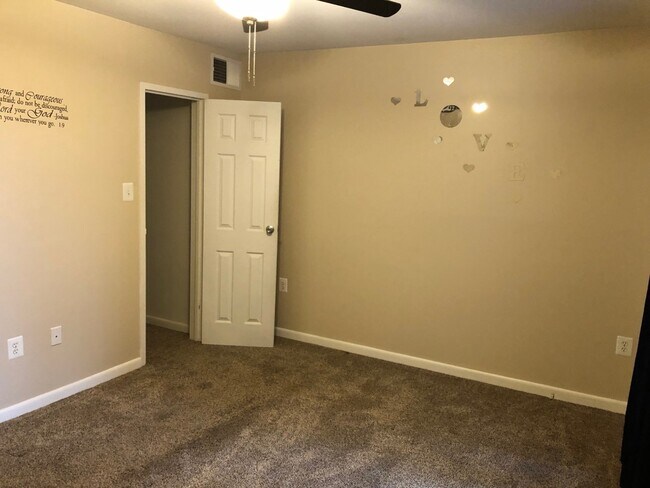 Building Photo - 3204 Spartan Rd