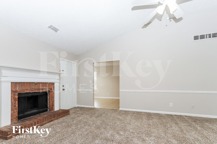 Building Photo - 5901 Green Meadow Way