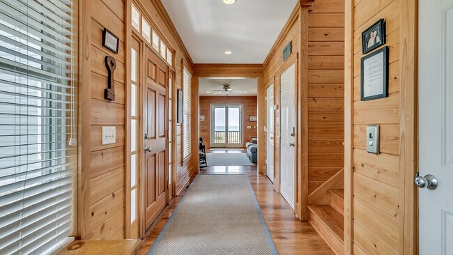 Building Photo - 630 Parker Dr